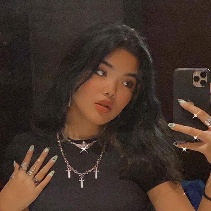 <p>Queenara kerap membagikan potret kecenya ke akun media sosial. Unggahan Queenara di Instagram tak pernah sepi dari likes dan pujian warganet. Kece abis! (Foto: Instagram: @queennara_h)</p>