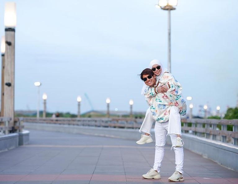 Rizky Billar dan Lesti Kejora Rizky Billar dan Lesti Kejora