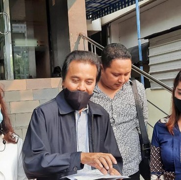 Roy Suryo Dicecar 23 Pertanyaan soal Lucky Alamsyah