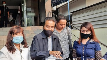 Roy Suryo Dicecar 23 Pertanyaan soal Lucky Alamsyah