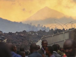 Saat Warga Kongo Jadikan Lava Gunung Nyiragongo Objek Foto