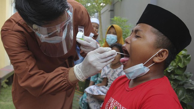 Positif Covid-19 bertambah 190 kasus pada hari ini, Selasa (14/12). Sementara pasien sembuh sebanyak 247 orang, dan yang meninggal dunia bertambah 12 orang.