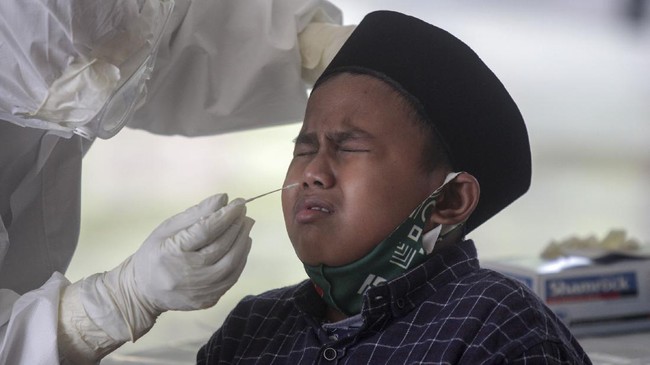 Menteri Kesehatan Malaysia, Adham Baba, mengungkap bahwa sebanyak 82 ribu anak di Negeri Jiran teridentifikasi positif Covid-19.