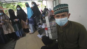 Rangkuman Covid: Klaster Ponpes-Sekolah, Ribut PCR Pesawat