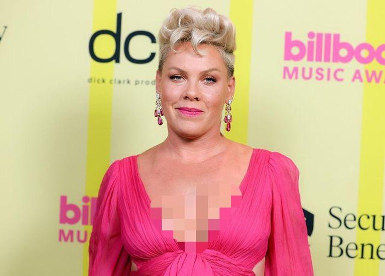 Style Para Artis Hollywood di Billboard Music Awards Acara Billboard Music Awards 2021 diadakan pada Minggu (23/5) di Microsoft Theater, Los Angeles. Yuk kita lihat style para artis!