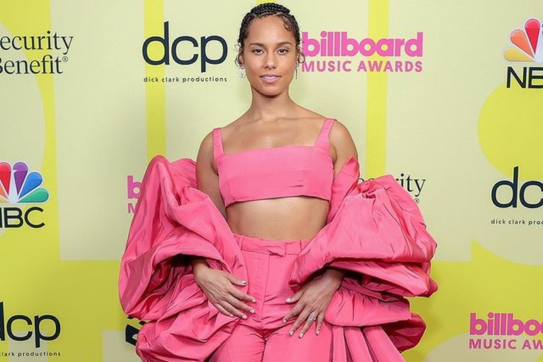 Style Para Artis Hollywood di Billboard Music Awards Acara Billboard Music Awards 2021 diadakan pada Minggu (23/5) di Microsoft Theater, Los Angeles. Yuk kita lihat style para artis!