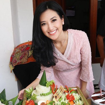 Sylvia Fully Jadi Sorotan usai Tahu-tahu Muncul Hamil Besar