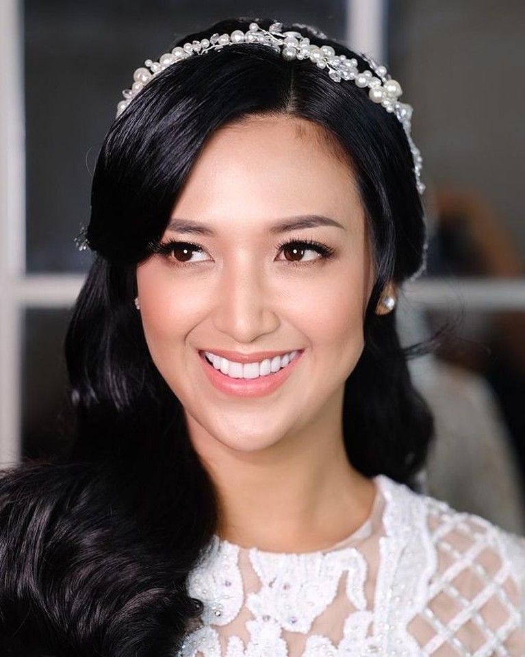 Pesinetron Sylvia Fully dikabarkan mendadak hamil besar. Yuk kita intip potretnya!