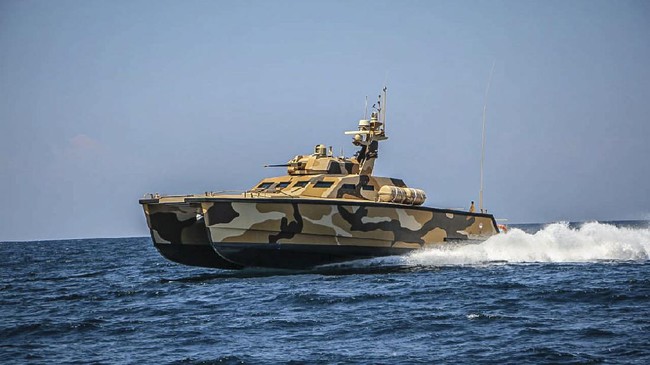 Tank Boat Antasena buatan Pindad telah menjalani serangkaian uji jelajah laut serta tembak senjata utama RCWS kanon kaliber 30 mm dan 2 senapan mesin 12,7 mm.