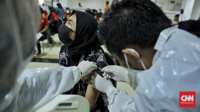 Kemenkes meluruskan aturan di Permenkes bahwa vaksin program pemerintah tak bisa digunakan untuk vaksin gotong royong.