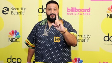 img-title Umrah Bareng Mike Tyson, DJ Khaled Nangis Haru Saat Tawaf