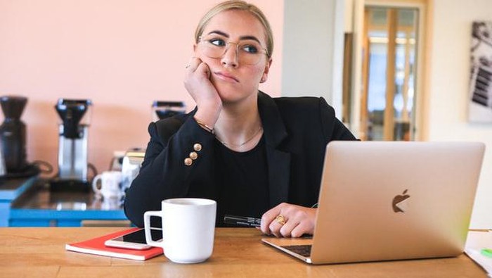 Ini 4 Tips Mengatasi Rasa Iri Melihat Karier Orang Lain yang Lebih Sukses