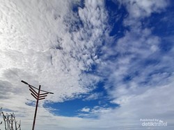 Keindahan Pantai Sayang Heulang hingga Gundukan Pasir yang Eksotis
