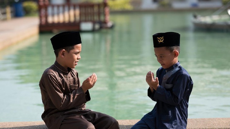 Muslim boy praying