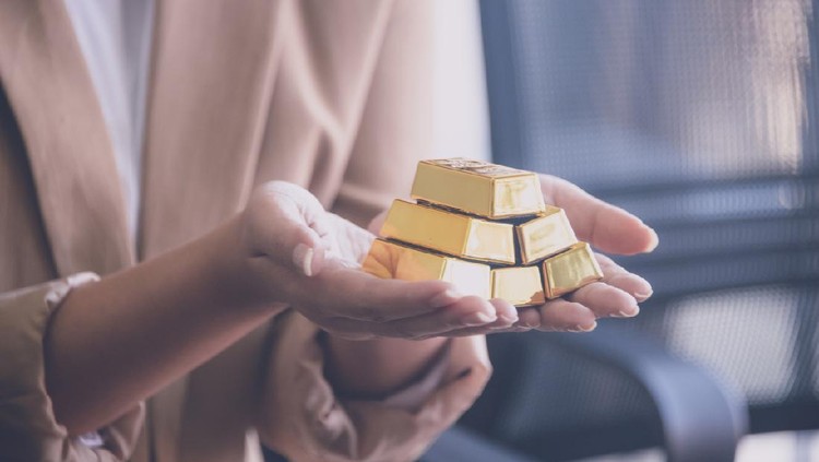 Woman holding gold bullion ,business and trading concept