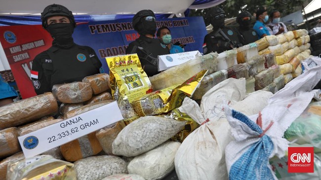 Pihak kepolisian berhasil menggagalkan penyelundupan sabu seberat 3 kilogram di perairan Riau.