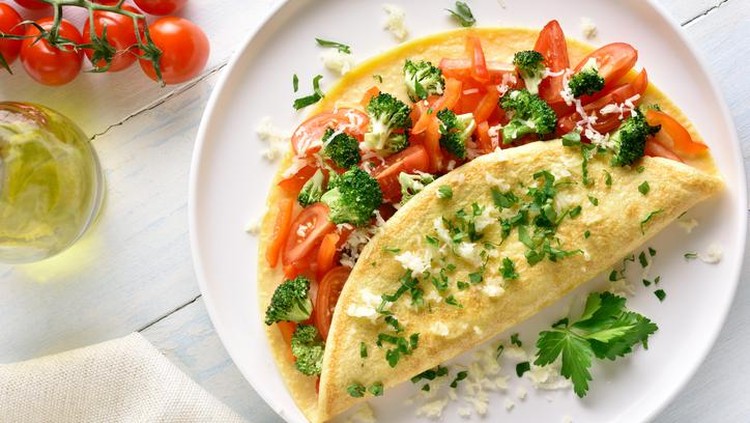 cara membuat omelet yang enak dan fluffy dengan 5 tips berikut.