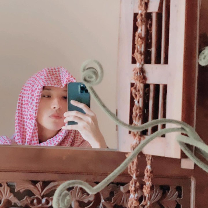 <p>Nama Defano Charies makin dikenal sejak jadi mualaf. Pria kelahiran Semarang ini membagikan momen membaca syahadat pada 8 November 2019 di akun Instagram pribadinya. (Foto: Instagram @defanocharies)</p>
