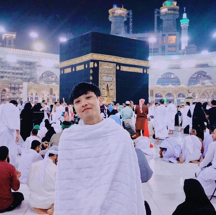 <p>Lewat akun Instagram pribadinya, Defano Charies juga membagikan momen saat dirinya menjalankan ibadah umrah di Tanah Suci Mekah, Arab Saudi.  (Foto: Instagram @defanocharies)</p>