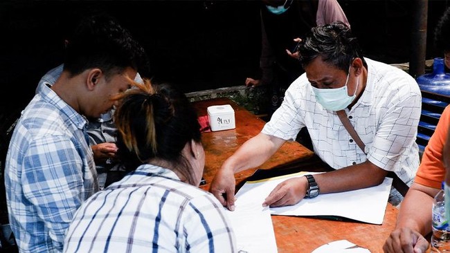 DJKI Kementerian Hukum dan HAM menindak empat kafe dan bar di empat kota berbeda karena menayangkan siaran Liga Inggris tanpa seizin Mola TV.