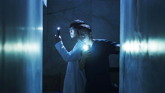 Satu lagi film Horor hadir dari industri film Thailand berjudul Ghost Lab. Film kisahkan perjalanan dua orang dokter membuktikan keberadaan hantu.