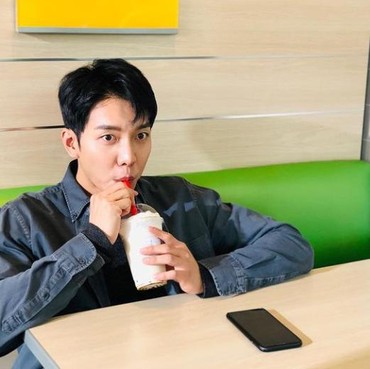 Balik ke Hook Entertainment, Lee Seung Gi Promosi di Bawah 2 Agensi