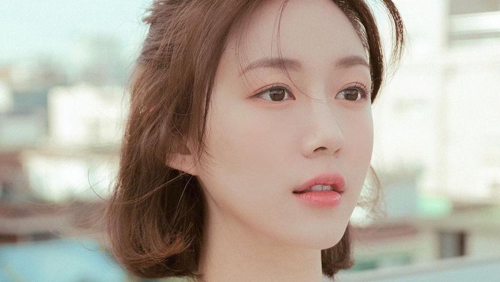 Potret Cantik Lee Da In, Kekasih Baru Lee Seung Gi yang Menawan