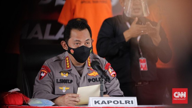 Kapolrestabes Surabaya, Kombes Pol, Johny Edizzon Isir dan Kapolres Pelabuhan Tanjung Perak, AKBP Ganis Setyaningrum dimutasi berdasar Telegram Kapolri.