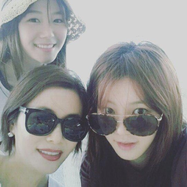 <p>Lee Da In merupakan aktris Korea Selatan kelahiran 1992. Ia adalah putri dari Kyeon Mi Ri, aktris kawakan yang terkenal di era 90-an. Ia juga memiliki kakak yang berprofesi sebagai aktris bernama Lee Yu Bi. (Foto: Instagram: @swag_miri)</p>