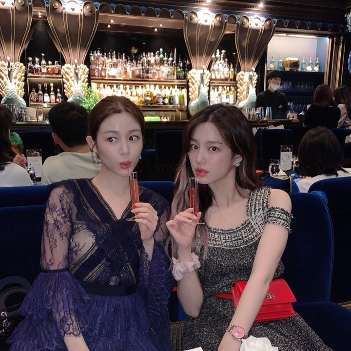 <p>Kakak Lee Da In juga tak kalah cantik. Wanita modis yang kerap diperlihatkan di Instagramnya adalah sang kakak, Lee Yu Bi yang juga merupakan seorang aktris. (Foto: Instagram: @xx__dain)</p>