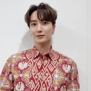 Leeteuk dan Yesung Super Junior Gunakan Batik Rancangan Ridwan Kamil