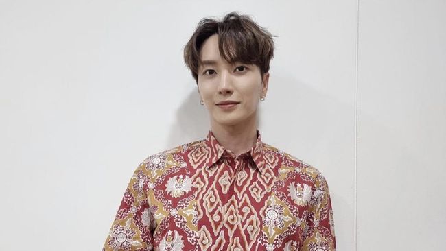 Baru 2 Minggu, Leeteuk Super Junior Jual Mobil Mewah Baru Usai Ditabrak