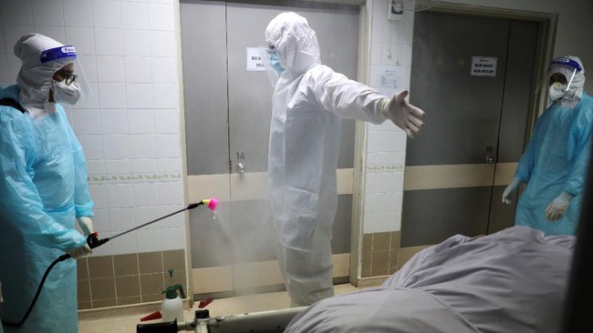 Malaysia memutuskan kembali menerapkan lockdown total akibat lonjakan kasus infeksi virus corona (Covid-19).