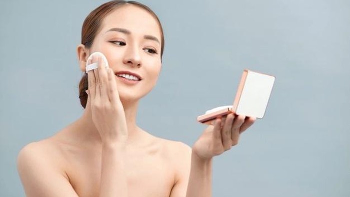 5 Tips Pakai Cushion Agar Makeup Flawless dan Awet Seharian