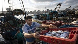 FOTO: Nelayan Gaza Mulai Melaut Usai Gencatan Senjata