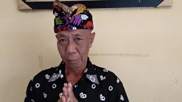Abdul Hamid yang memerankan Pak Ogah stres karena tidak merasa kunjung sembuh dari penyumbatan otak usai dirawat di rumah sakit.