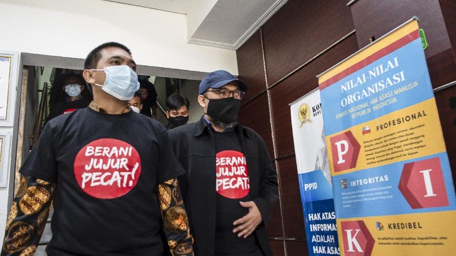 Hak Angket DPR, Kuncian Terakhir di Jalan Buntu Polemik KPK DPR bisa mengajukan hak angket dan meminta Presiden Jokowi menyelamatkan pegawai KPK dari pemecatan. Namun, para pakar pesimis DPR peduli dengan itu.
