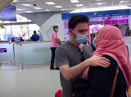 Sedihnya Kalahkan Drakor, Pria Arab Tampan Nangis Ditinggal TKW