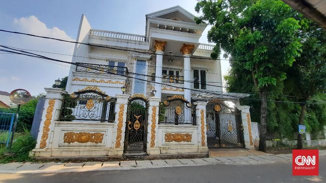 Rumah-rumah mewah di kampung miliarder yang terdapat di Garut adalah milik bos yang punya usaha pembuatan tas.
