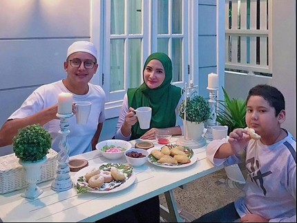 Keren! 7 Potret Rumah Mewah Natalie Sarah, Adopsi American Style Serba Putih