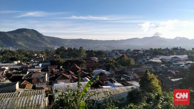 Pengusaha Wisata Bandung Keluhkan Penutupan Objek Plesir Pengusaha sektor pariwisata di Bandung Raya mengeluhkan kebijakan penutupan objek plesir di era covid karena bisa merugikan mereka.