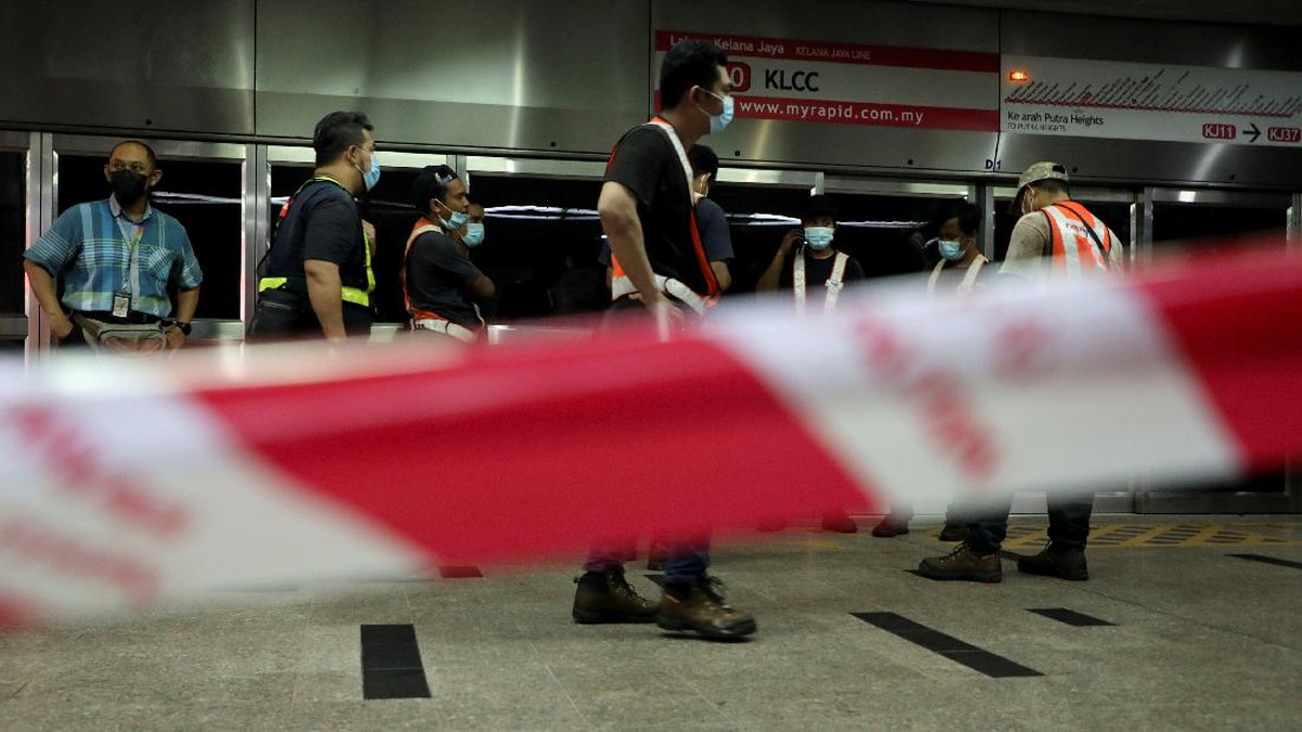 FOTO: Membalut Ratusan Luka Kecelakaan Kereta Negeri Jiran