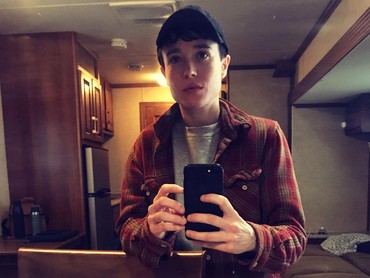 Jadi Transgender, Elliot Page Makin Percaya Diri Pamer Dada Bidang
