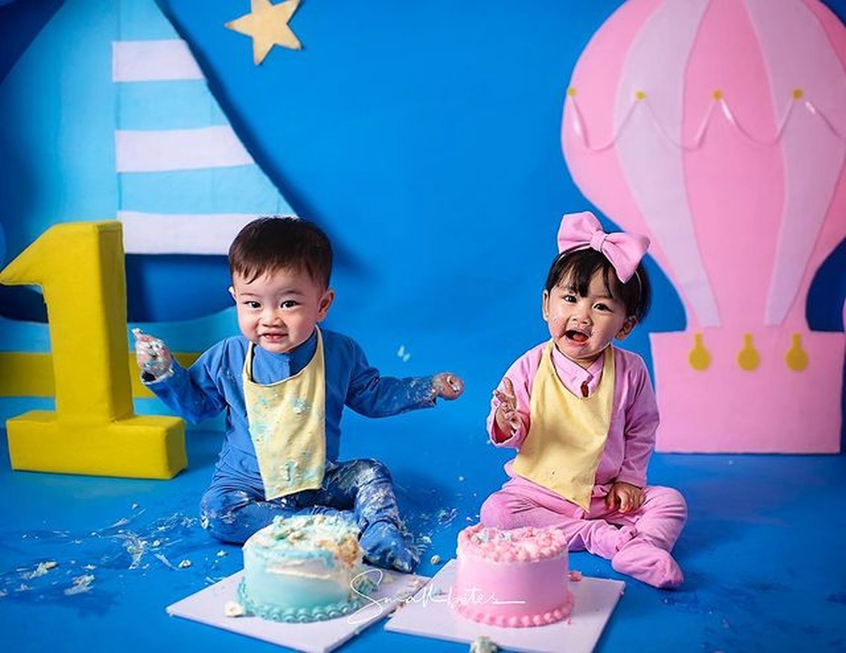 Anak kembar Syahnaz Sadiqah dan Jeje memang menggemaskan apalagi saat memakai baju samaan&period; Yuk kita intip&excl;