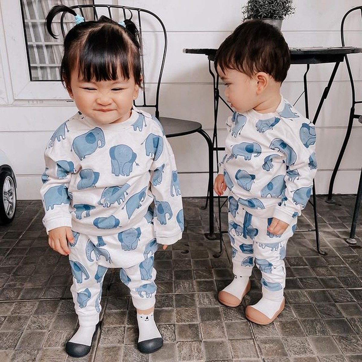 Anak kembar Syahnaz Sadiqah dan Jeje memang menggemaskan apalagi saat memakai baju samaan&period; Yuk kita intip&excl;