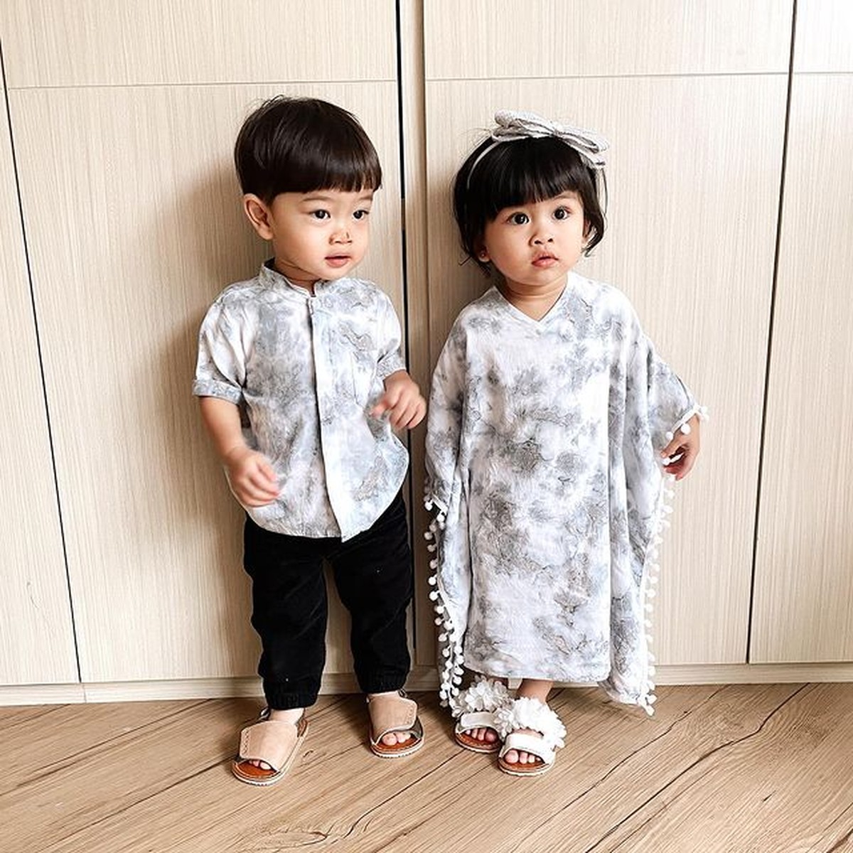 Anak kembar Syahnaz Sadiqah dan Jeje memang menggemaskan apalagi saat memakai baju samaan&period; Yuk kita intip&excl;