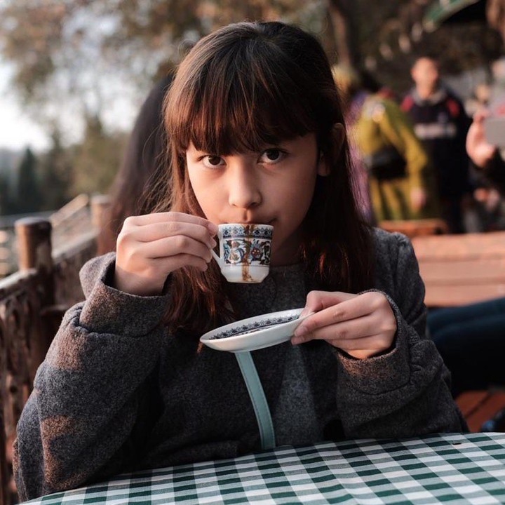 <p>Baru-baru ini, Aquene dinyatakan lulus dari sekolah dasar dan siap melanjutkan ke jenjang pendidikan yang lebih tinggi. (Foto: Instagram @djorghisultan)</p>