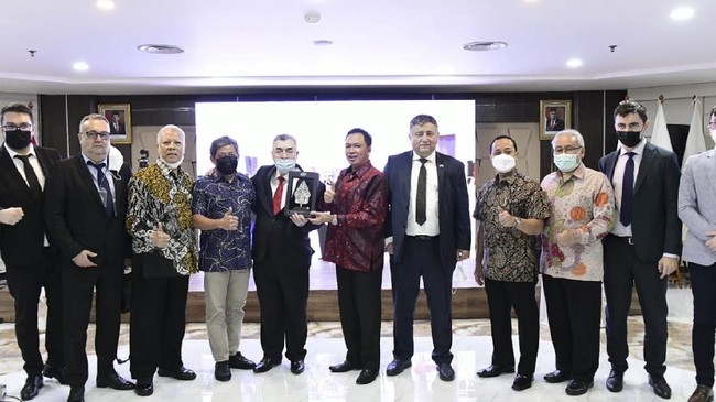 Kepala BPH Migas M. Fanshurullah Asa menerima kunjungan delegasi dari Rumania dalam rangka membahas peluang kerja sama dan investasi di bidang pipa industrial.