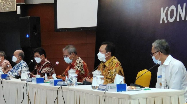 Direktur Utama Ali Ghufron Mukti dan jajaran Direksi BPJS Kesehatan merespons cepat terkait beredarnya informasi penawaran data di forum online.