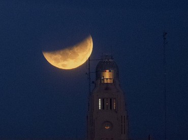 Ini Bacaan Niat dan Tata Cara Sholat Gerhana Bulan dalam Islam